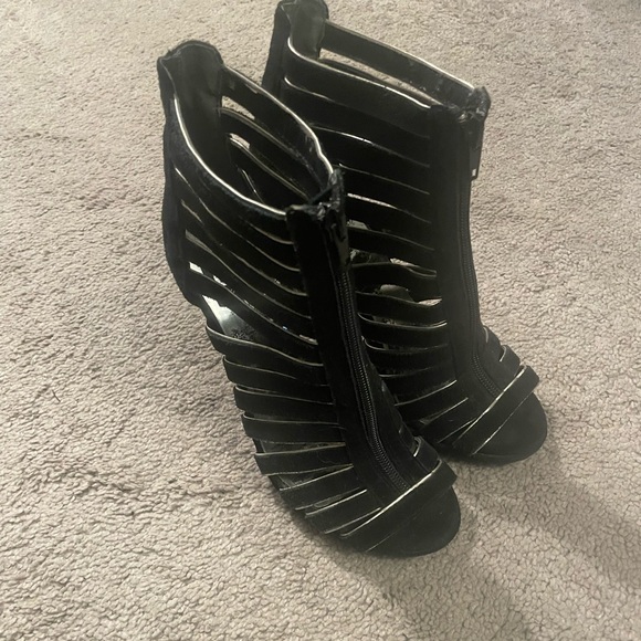 Dolce Vita Black Strappy Heels - Picture 1 of 7